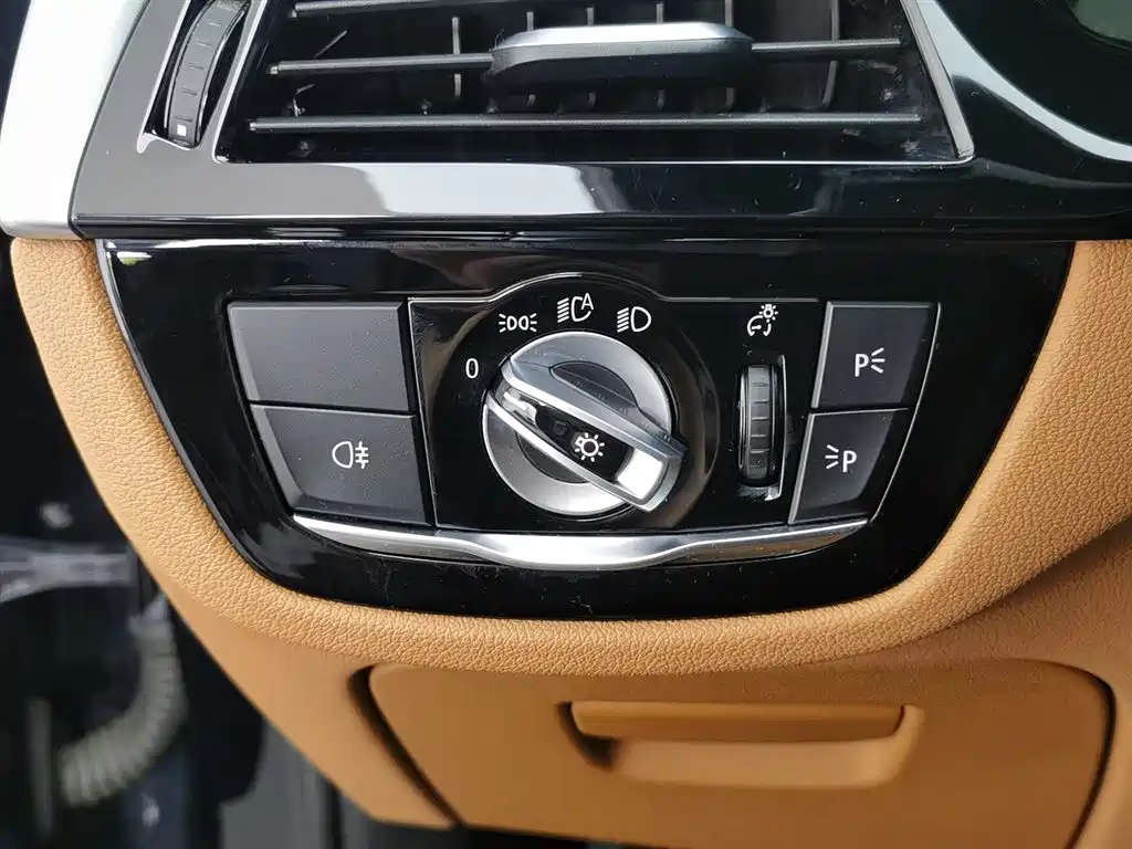 BMW 5 Series (Import) 2022 Model Second Facelift 525i M Sport Package фото 21