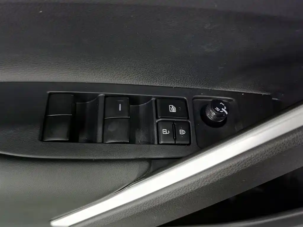 Toyota Corolla Cross 2023 2.0L Pioneer Edition фото 9