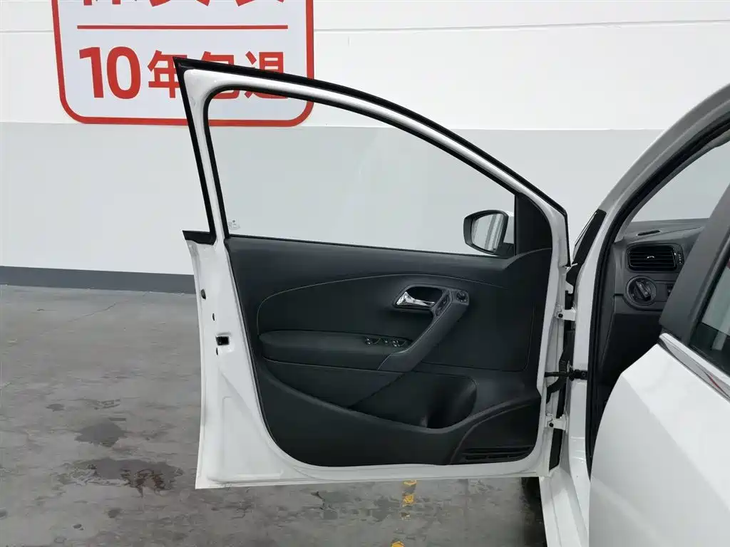 Volkswagen Polo 2018 1.5L Manual Safe Drive фото 8