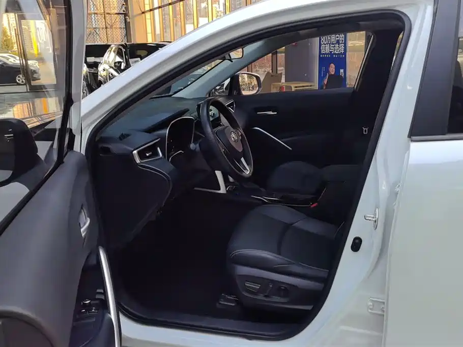 Toyota Frontlander 2023 2.0L CVT Luxury Edition фото 9