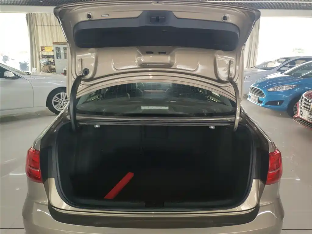 Volkswagen Sagitar 2018 280TSI DSG Spark Edition фото 16