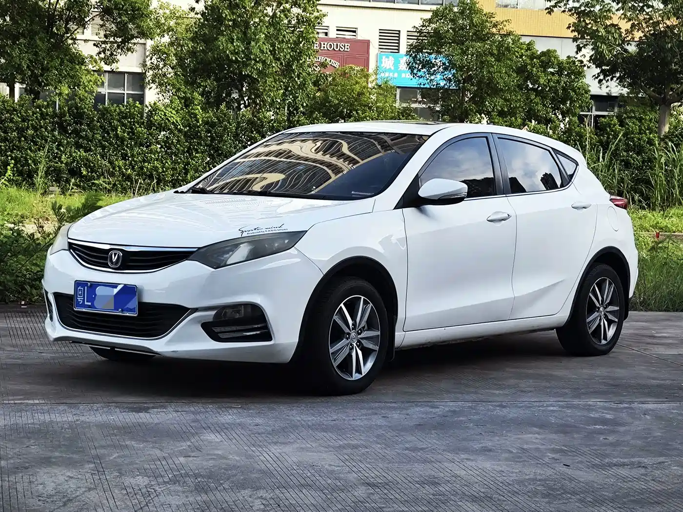 Фото 1 - Changan Eado XT