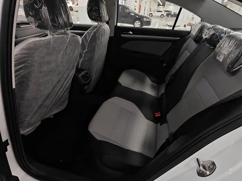Volkswagen Bora 2025 Facelift 200TSI DSG Navigation Edition фото 13