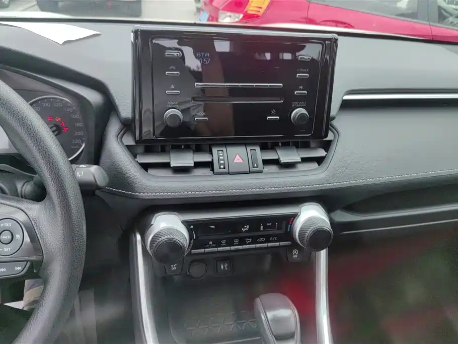 Toyota RAV4 Rongfang 2020 2.0L CVT 2WD Urban Edition фото 13
