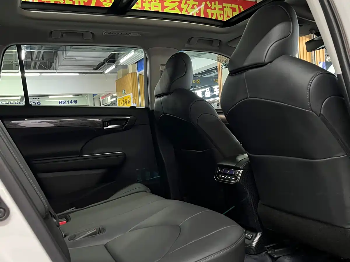 TOYOTA HIGHLANDER