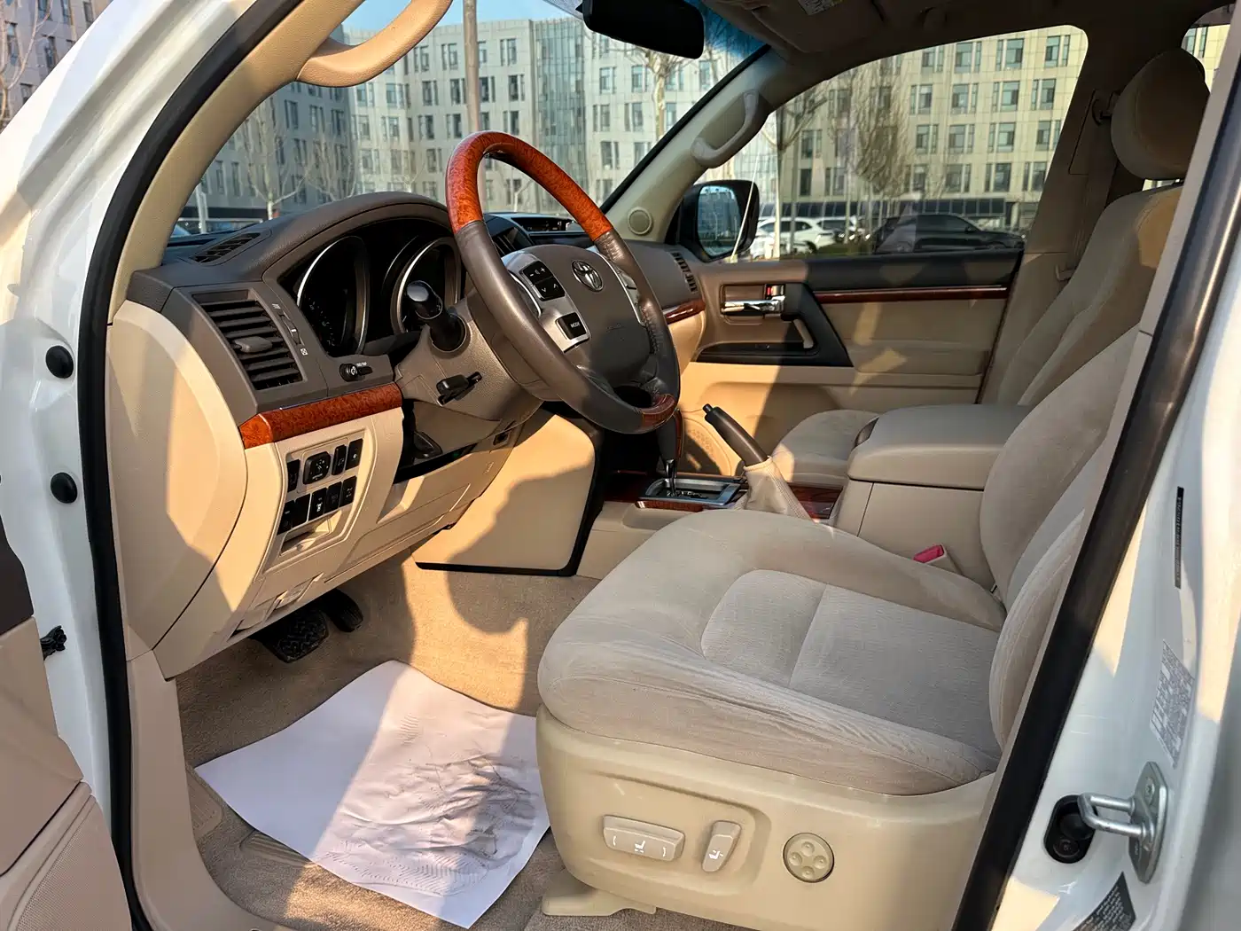 Toyota Land Cruiser (Import) 2015 4.0L V6 Middle East Limited Edition фото 12