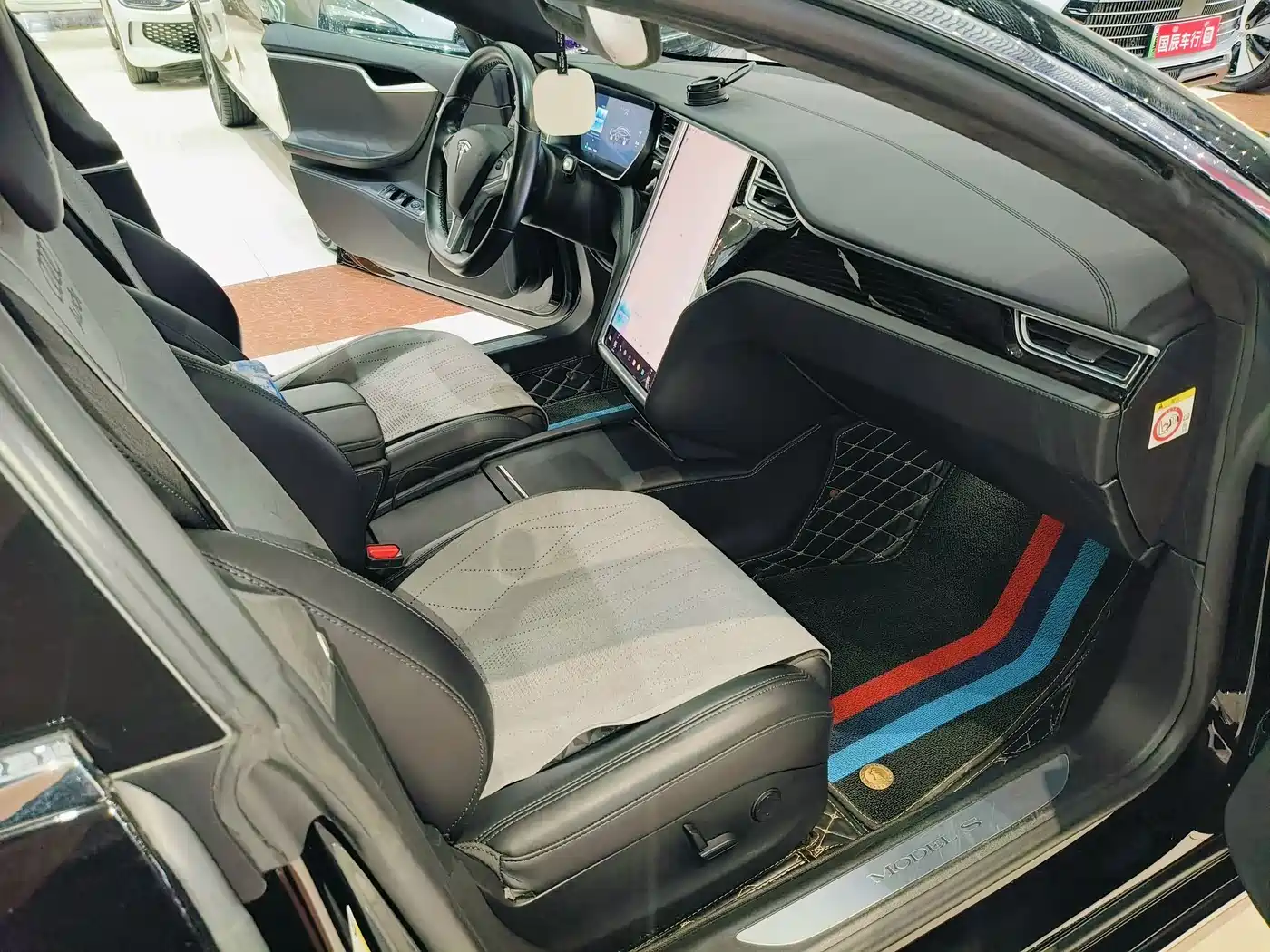 TESLA MODEL S