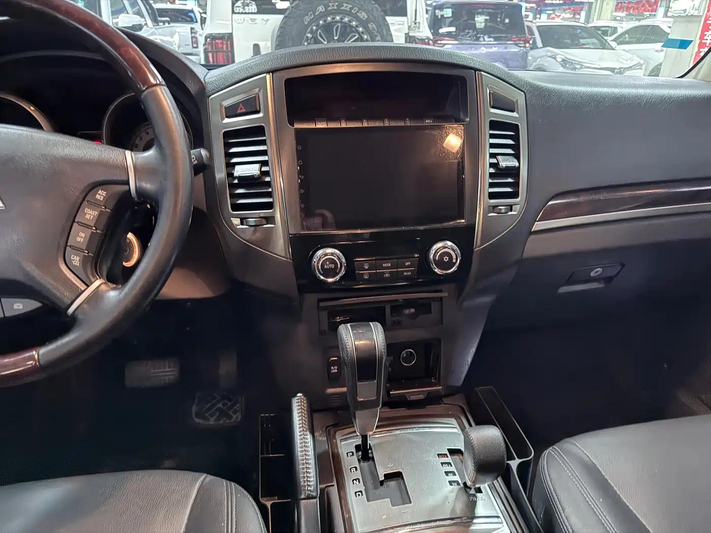 Mitsubishi Pajero (Import) 2020 3.0L Automatic Standard Edition фото 7