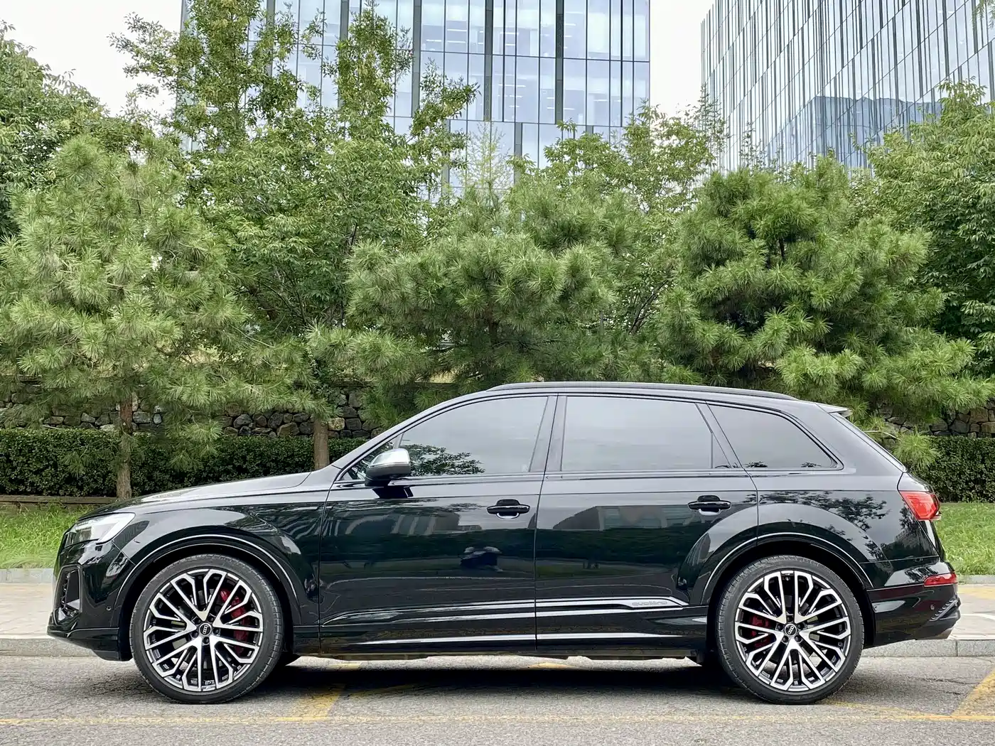 Audi SQ7 2024 4.0 TFSI фото 5