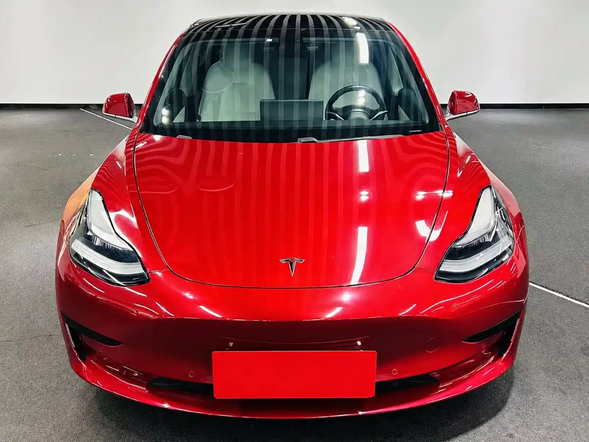 Фото 2 - Tesla Model 3
