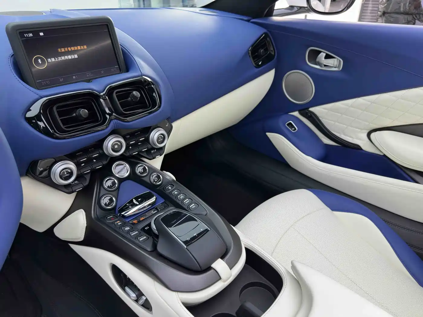 Aston Martin V8 Vantage 2022 2022 4.0T V8 Roadster