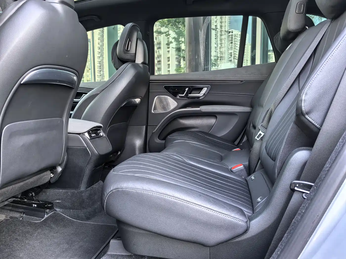 MERCEDES-BENZ EQS SUV