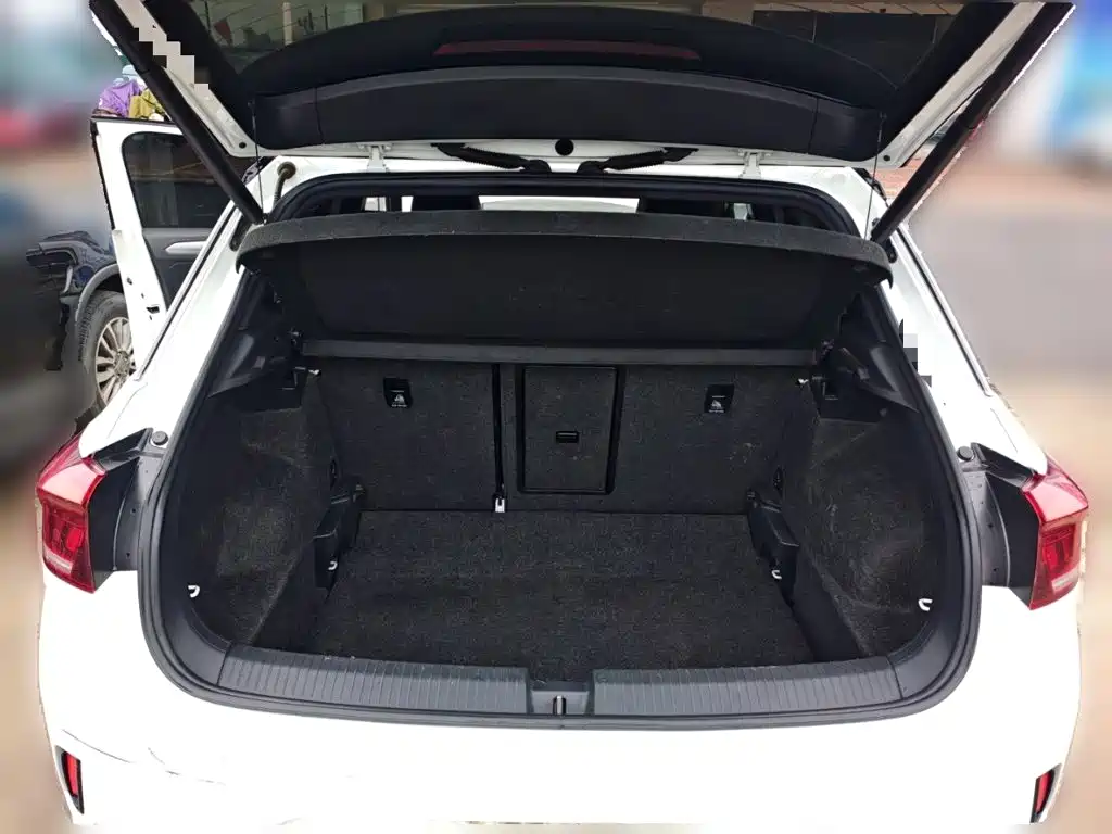 VOLKSWAGEN T-ROC EXPLORING SONGS