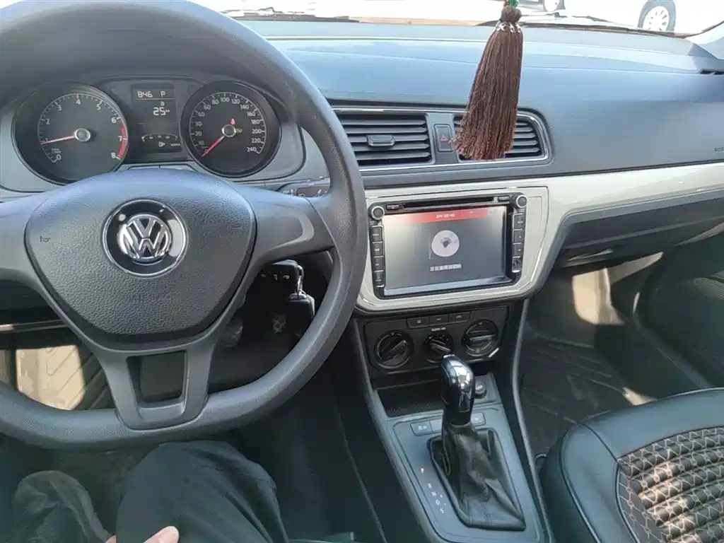 Volkswagen Lavida 2015 1.6L Automatic Trend Edition фото 10