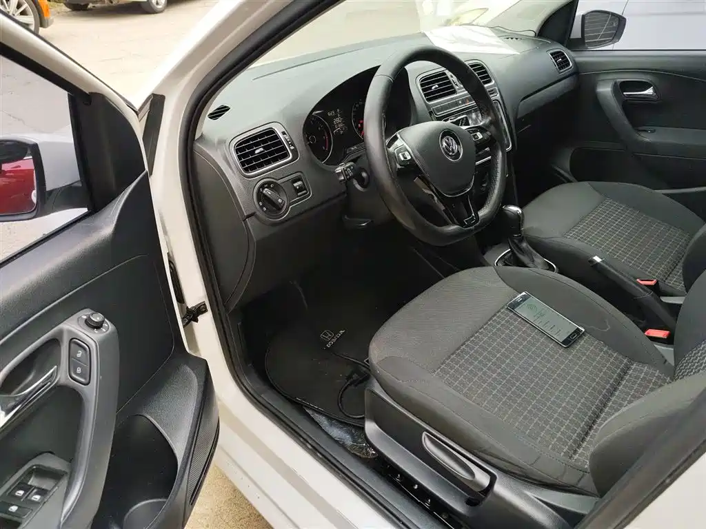 Volkswagen Polo 2016 1.6L Automatic Comfort фото 12