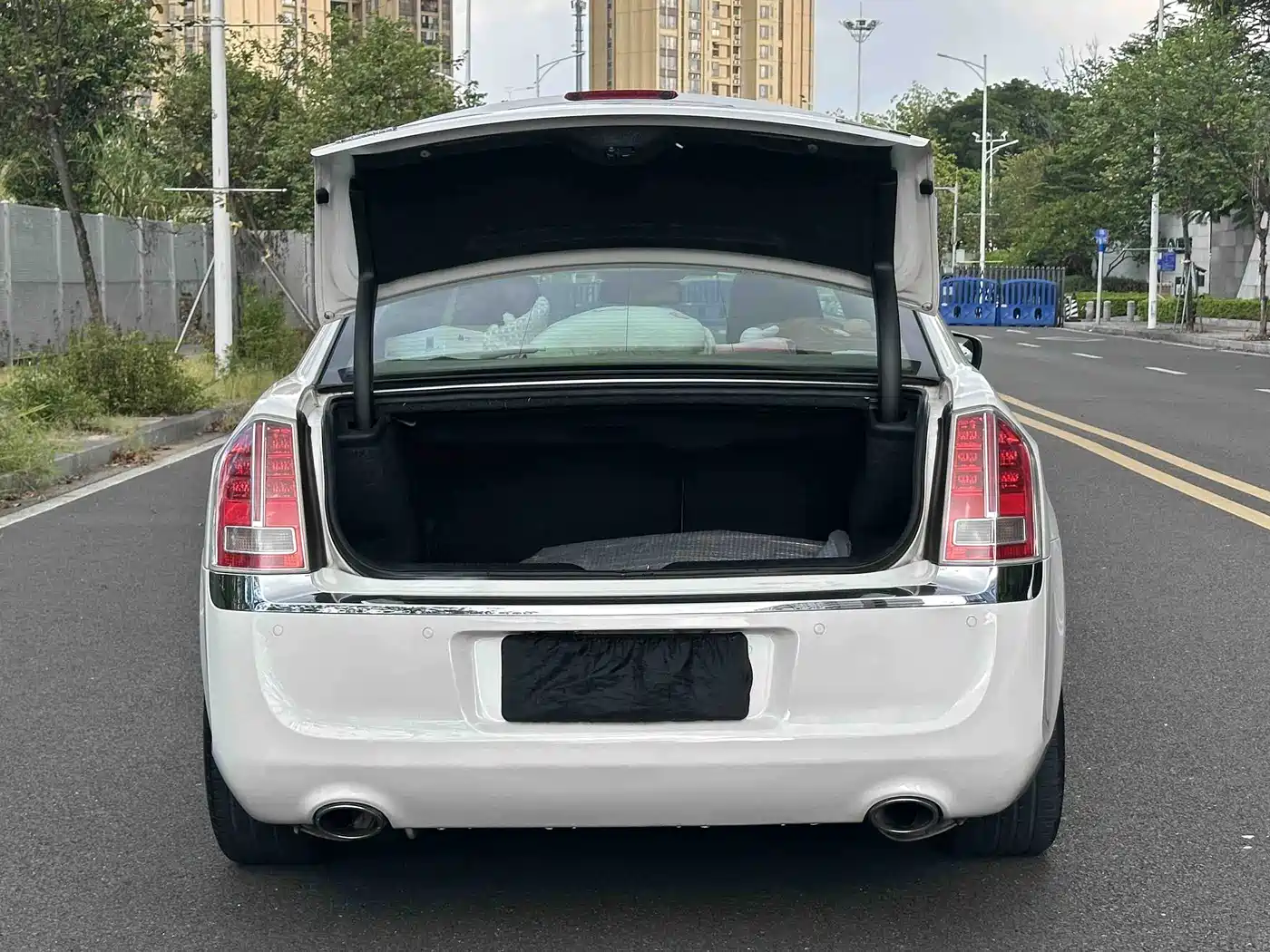 Photo 20 - Chrysler 300C (Import)