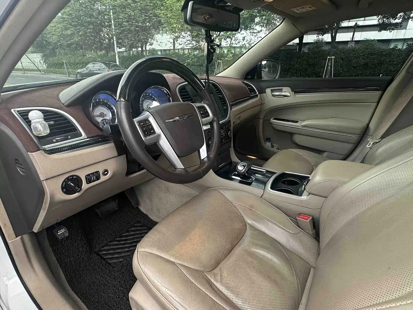 Photo 7 - Chrysler 300C (Import)
