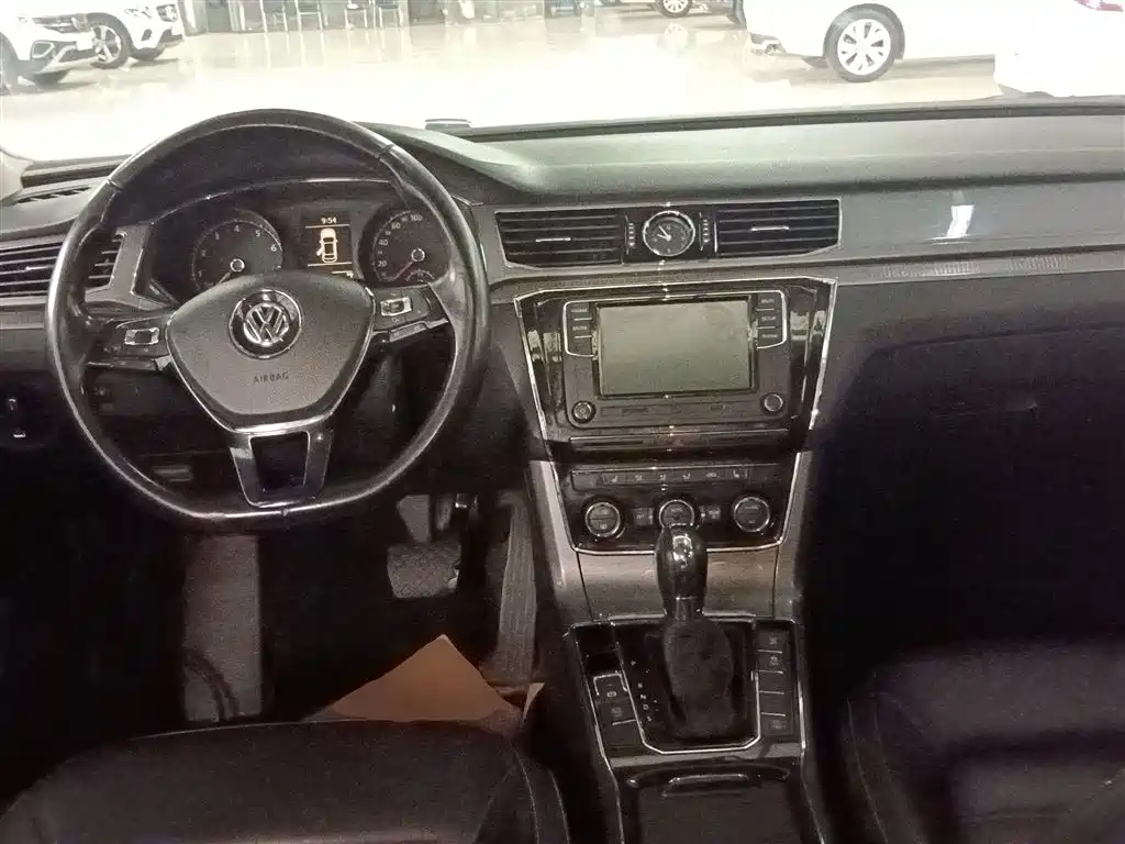 Volkswagen Passat 2016 330TSI DSG Honor Edition фото 10