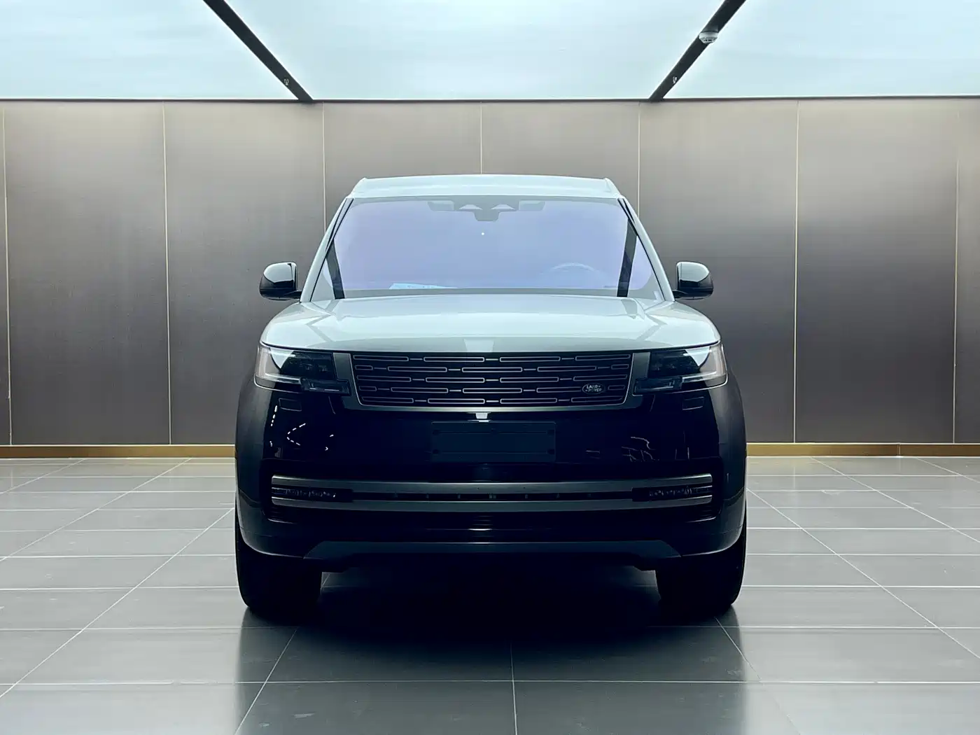 Land Rover Range Rover 2024 3.0 L6 400PS SV Prestige Genesis Extended 4-Seater фото 2