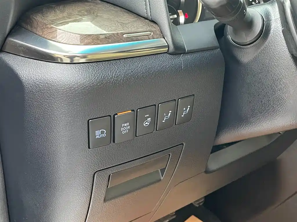 Toyota Alphard 2023 Dual Hybrid 2.5L Ultimate Gold Edition фото 21