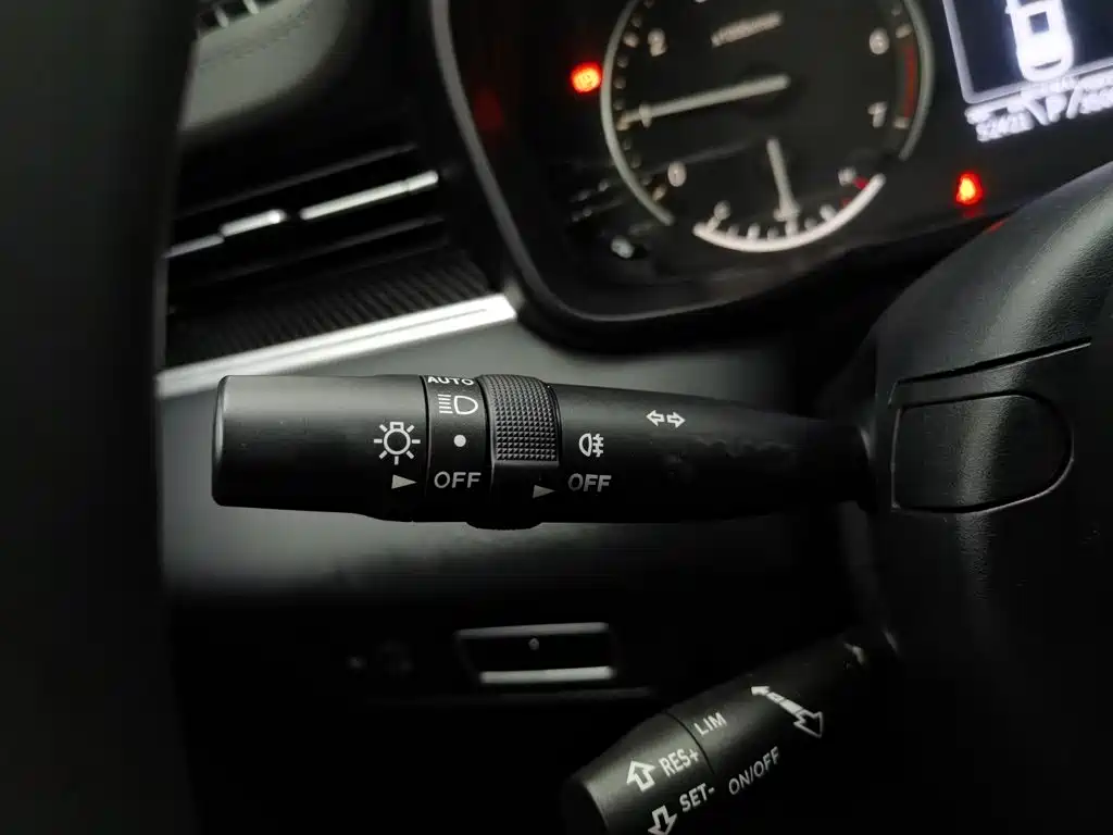 Dongfeng Fengguang Fengguang 580Pro 2019 2020 280TGDI CVT Driving Leader