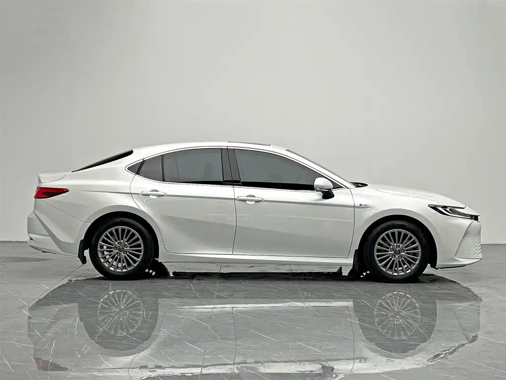 Toyota Camry 2024 Hybrid 2.0HE Elite Edition фото 7