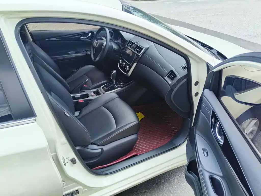 Nissan Tiida, миниатюра 13