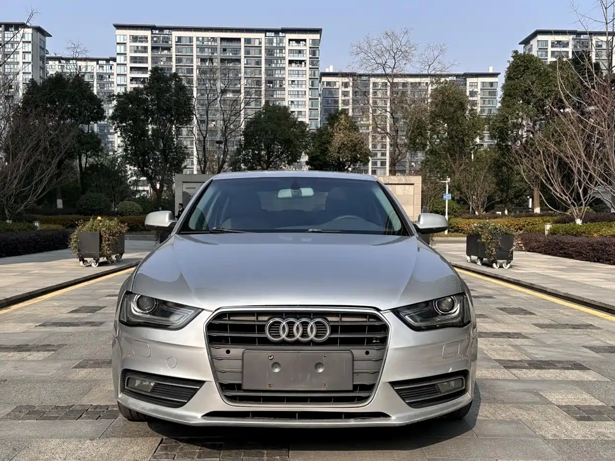 Audi A4L 2013 35 TFSI Automatic Standard фото 2