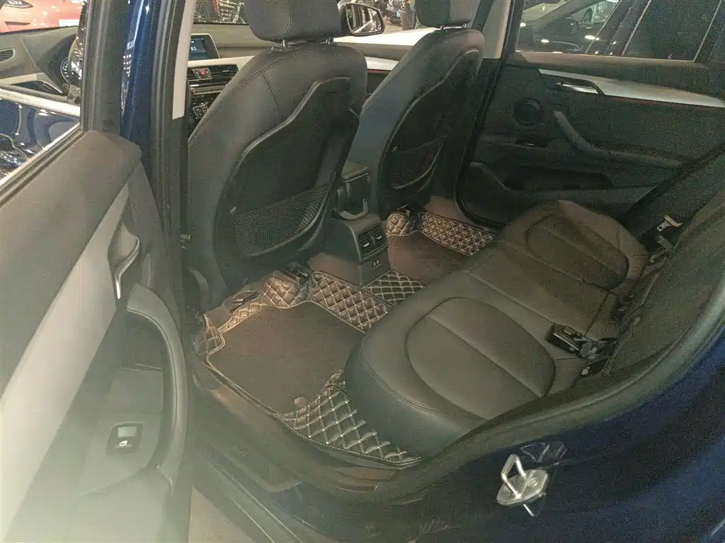 BMW X1 2019 sDrive20Li Leading Model фото 13