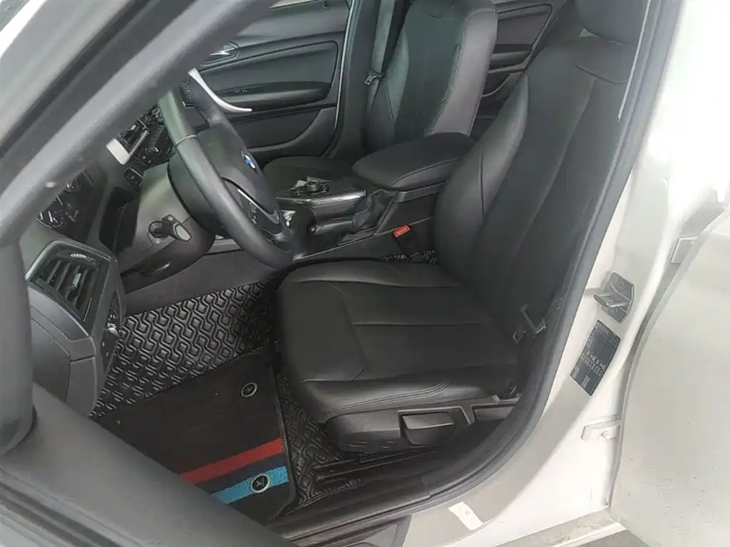 BMW 1 Series (Import) 2018 118i Leading фото 15