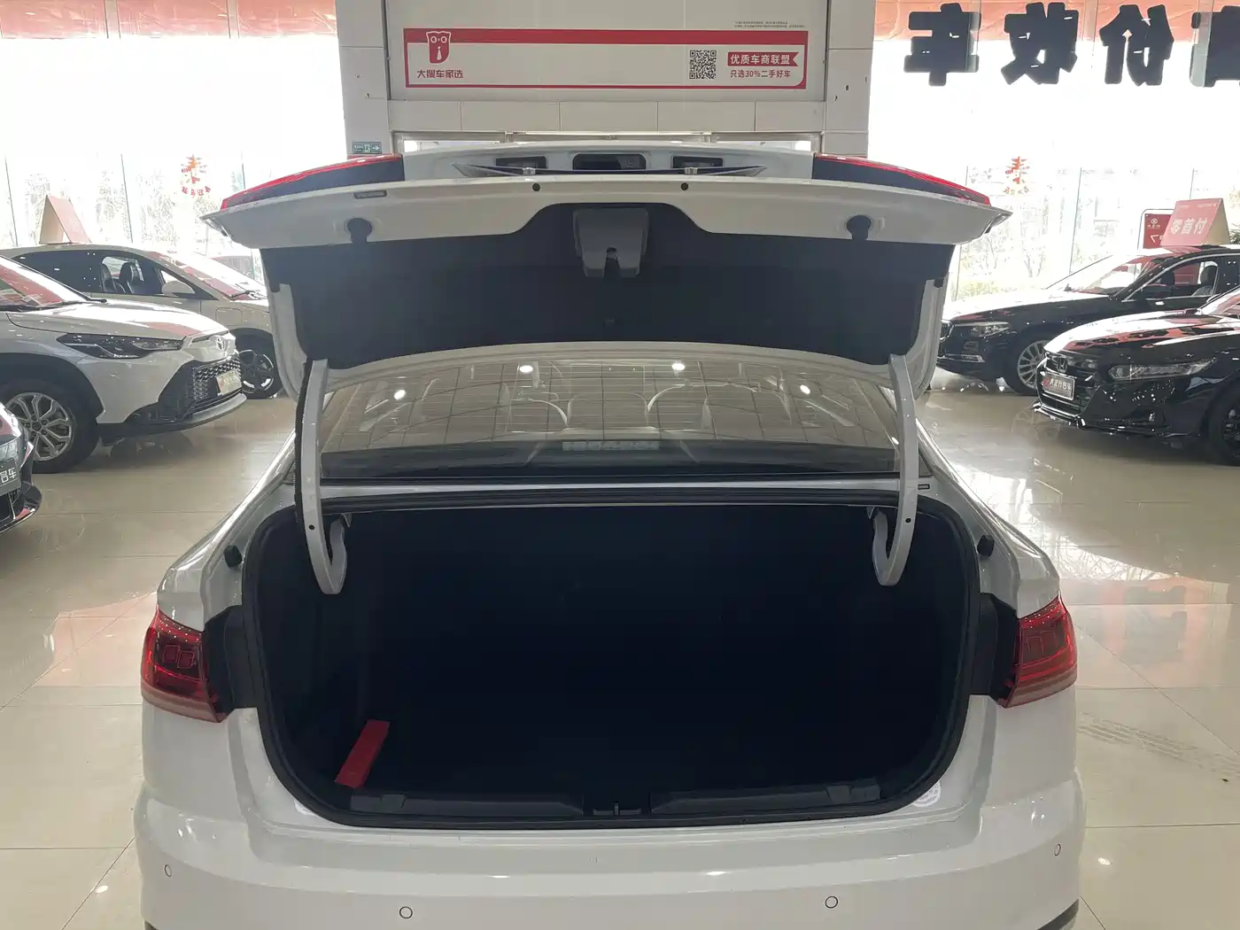 Volkswagen Bora 2023 300TSI DSG Premium Edition фото 13