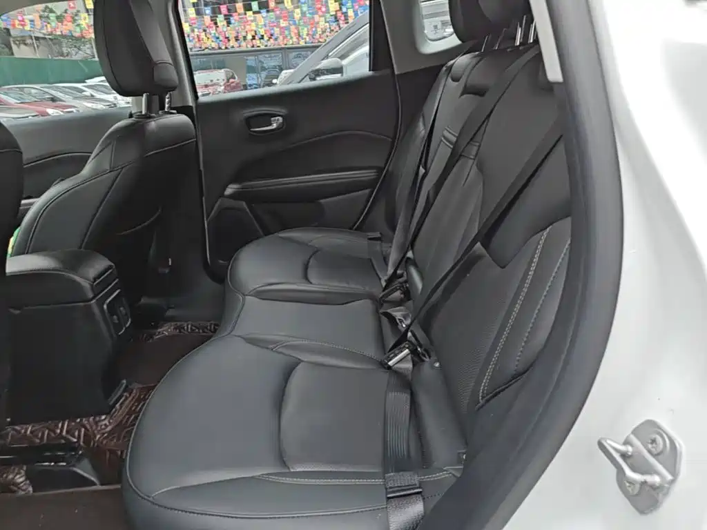 Фото 17 - Jeep Compass