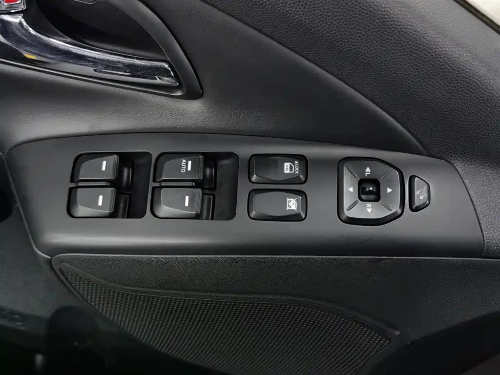 Hyundai Beijing Hyundai ix35 2013 2.0L Auto 2WD Smart GLS China IV фото 9