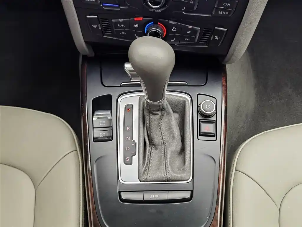 Audi A4L 2011 2.0 TFSI Comfort фото 13