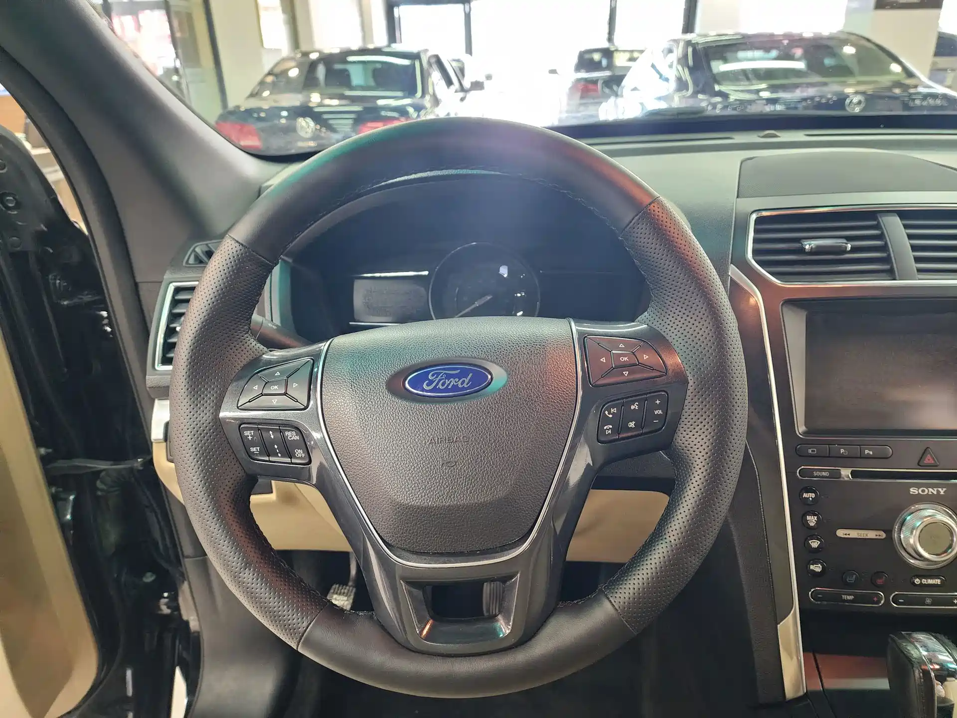 Фото 18 - Ford Explorer (Import)