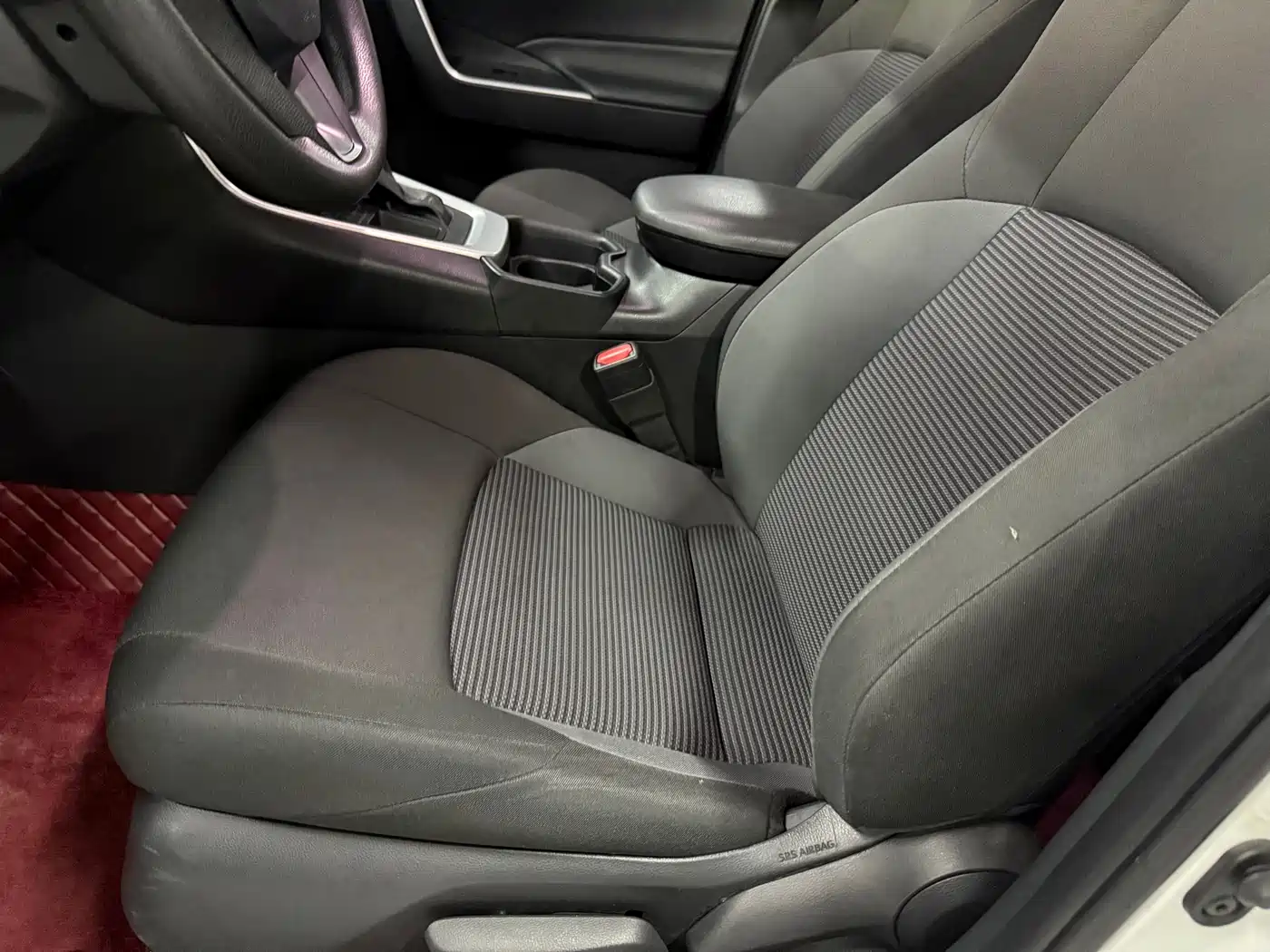 Toyota Wildlander 2023 2.0L CVT FWD LE фото 11