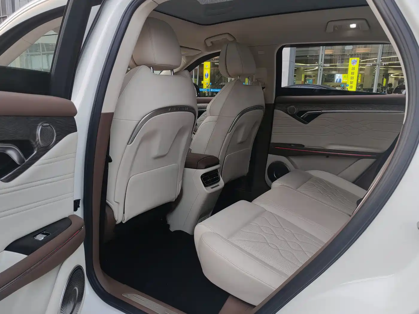 Voyah Auto VOYAH FREE 2021 AWD Standard Range Extender Exclusive Luxury Package фото 8