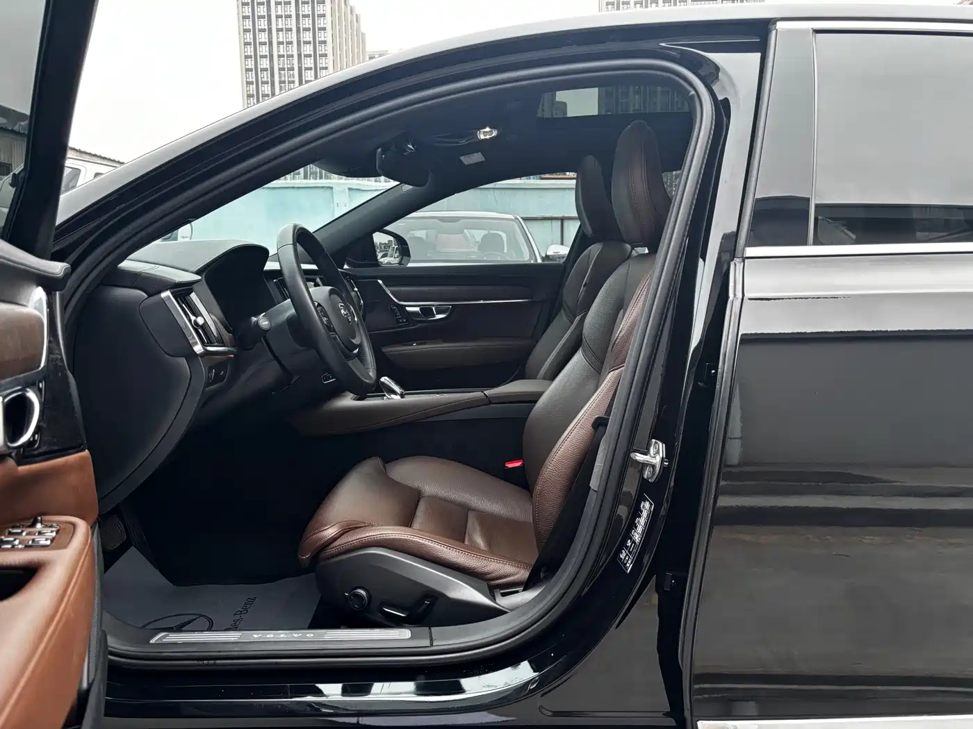 Volvo S90 2021 Model B5 Inscription Luxury Edition фото 4