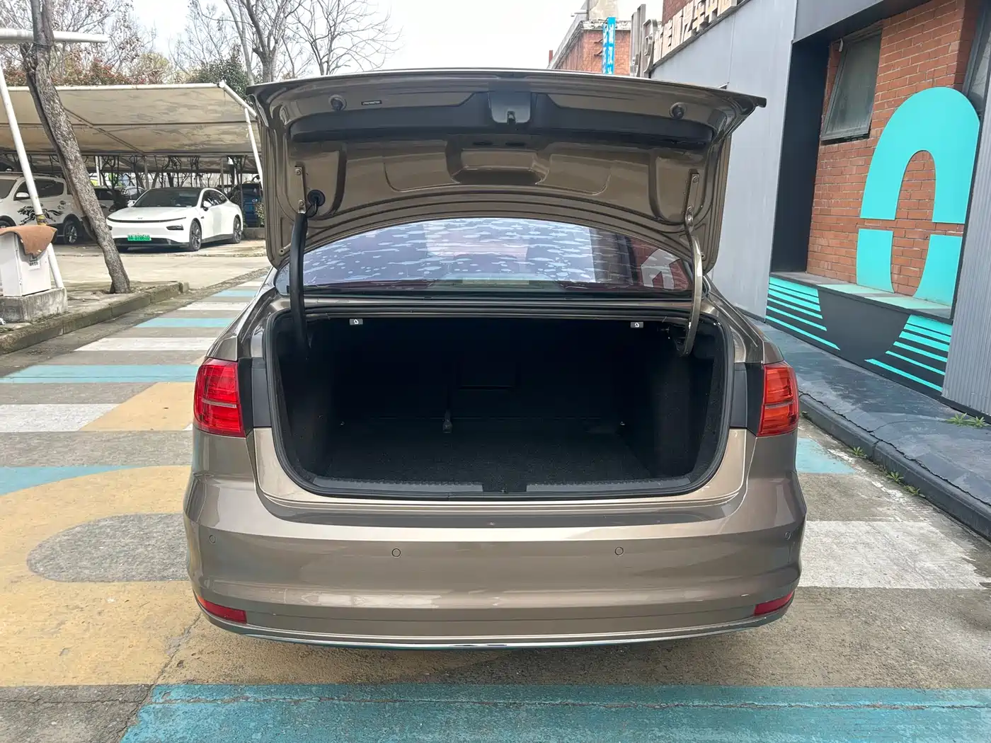 Volkswagen Sagitar 2015 1.6L Automatic Comfort фото 18