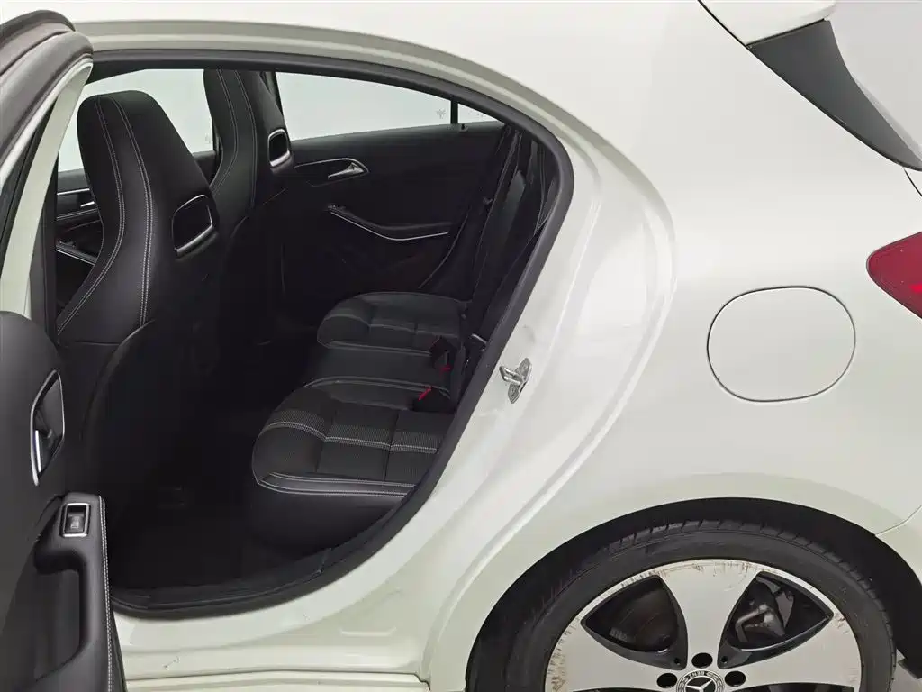Mercedes-Benz A-Class (Import) 2018 A 200 Fashion фото 15