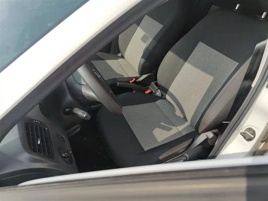 Volkswagen Polo 2018 1.5L Auto Safe Drive фото 15