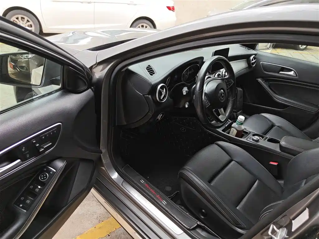 Mercedes-Benz GLA 2016 GLA 220 4MATIC Fashion фото 16