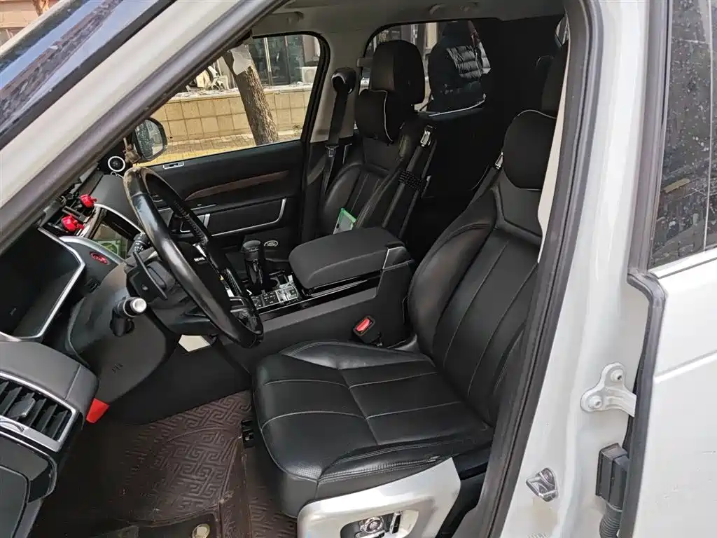 Land Rover Discovery 2018 3.0 SC V6 HSE фото 8