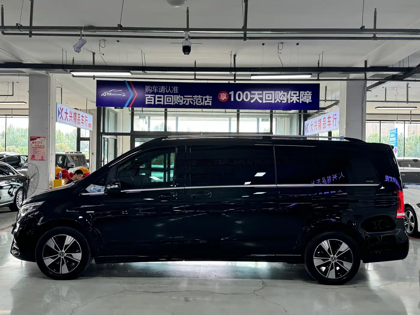 Mercedes-Benz V-Class 2020 Model V 260 L Long Wheelbase Luxury фото 4