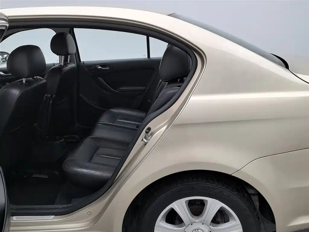 Volkswagen Lavida 2011 1.6L Manual Elegance Edition фото 15