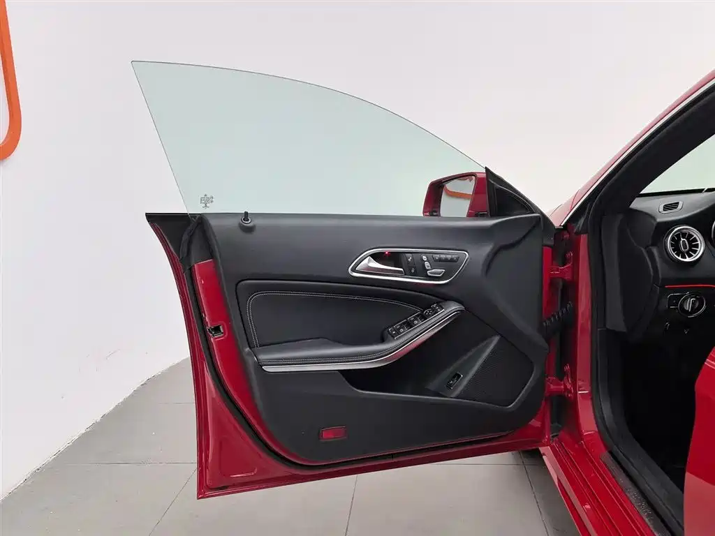 Mercedes-Benz CLA (Import) 2017 CLA 200 Fashion фото 8
