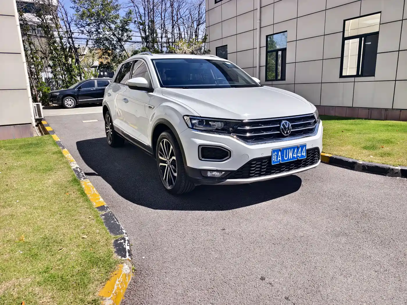 Volkswagen T-ROC 2022 280TSI DSG 2WD Comfort PLUS фото 3