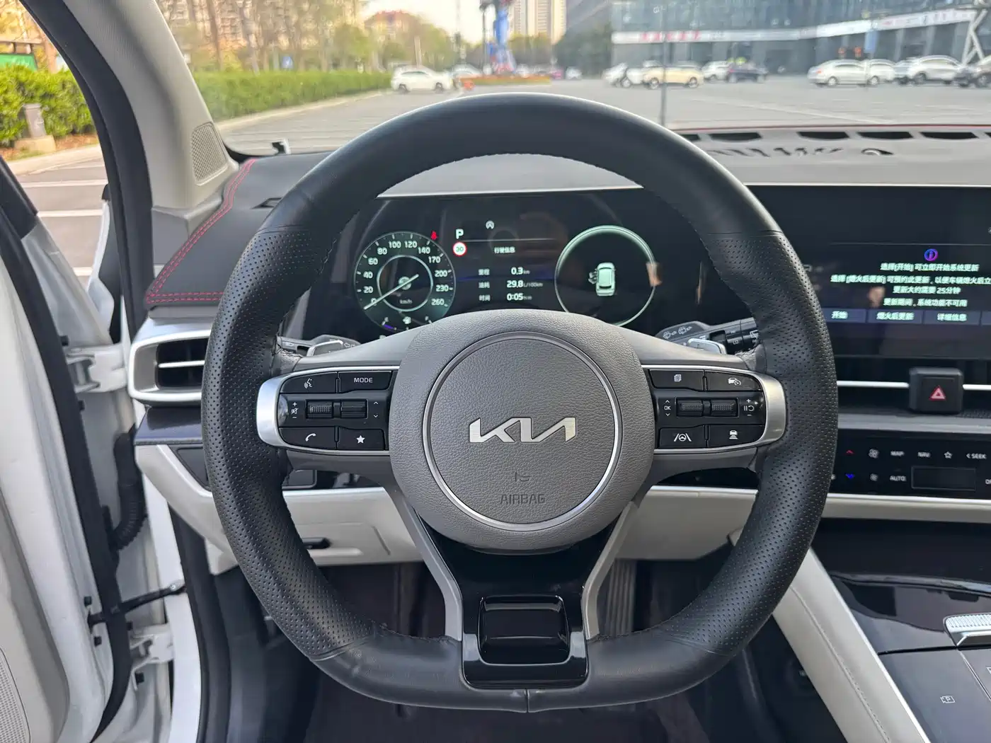 KIA LION PLATINUM EXPANDS THE WORLD