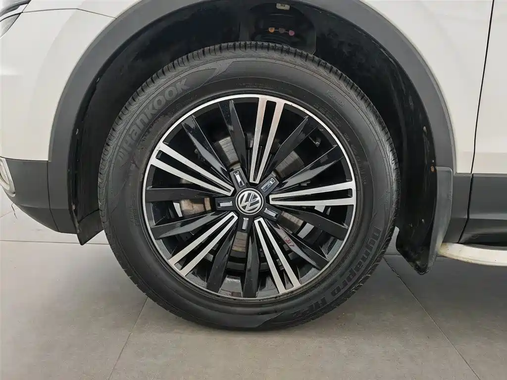 Volkswagen Tiguan L 2017 380TSI Automatic 4WD Luxury Edition фото 17