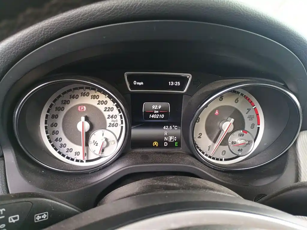 Mercedes-Benz GLA 2015 GLA 220 4MATIC Fashion Edition фото 12